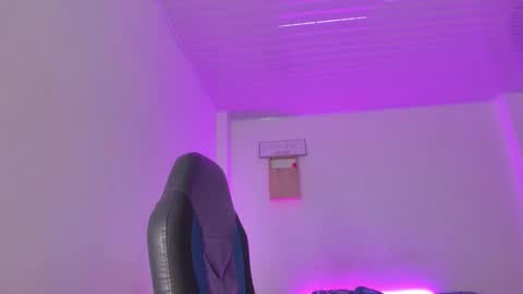 ethan travis online show from October 3, 12:42 am