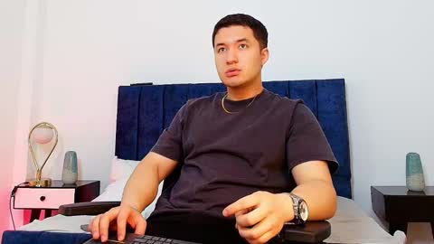 ethanconnor_ online show from January 10, 12:32 pm