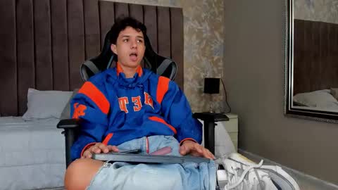 ethanlowell online show from November 22, 5:17 am