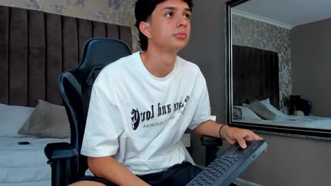 ethanlowell online show from November 20, 3:49 am