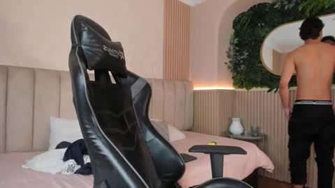 ethanlowell online show from April 12, 8:46 pm