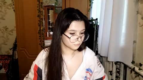 Lily 1st day online show from June 9, 1:55 pm