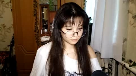 Lily 1st day online show from June 8, 1:45 pm