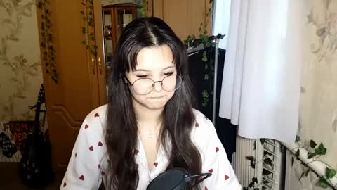 Lily 1st day online show from June 6, 2:23 pm