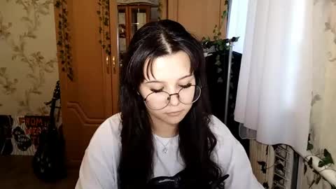 Lily 1st day online show from June 5, 2:22 pm