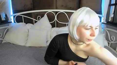 Snapshot of eva_lawrence chatting on October 21, 8:45 pm Eva online show from October 21, 8:45 pm