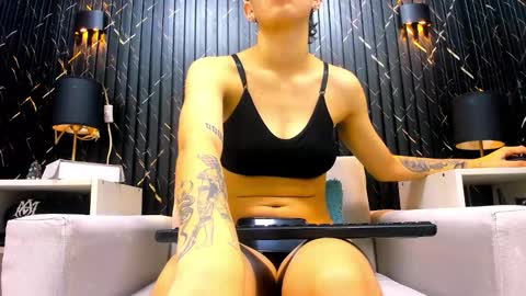 Snapshot of eva_monwalker chatting on October 12, 11:58 am Eva cute online show from October 12, 11:58 am