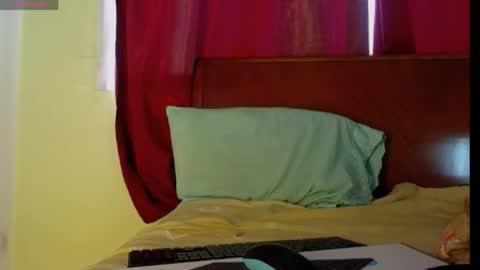eva_vidal_ online show from June 7, 5:07 pm