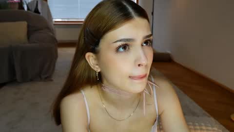 Hello my name is Eva its my first day here online show from April 26, 7:39 am