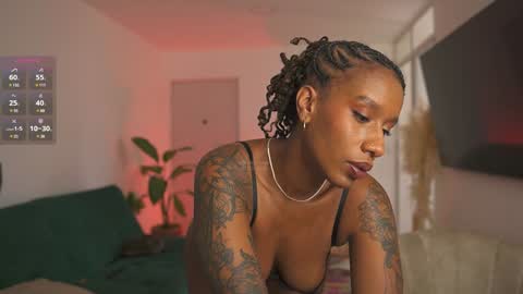 evajacksss_ online show from December 1, 4:32 pm