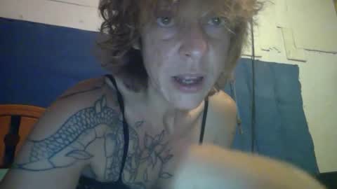 evalafuente online show from August 4, 8:27 pm