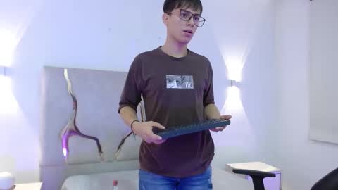 evan_tay online show from January 17, 3:27 am