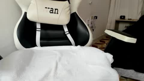 Evan online show from November 21, 7:45 pm