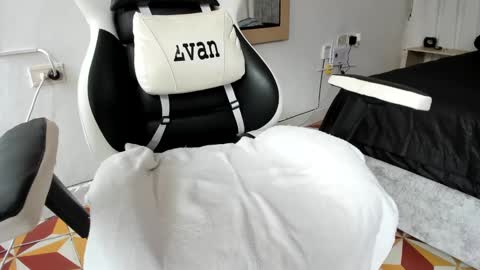 Snapshot of evans_king chatting on March 8, 12:30 pm Evan online show from March 8, 12:30 pm