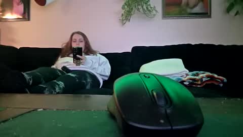 evanschris2048 online show from February 8, 1:42 am