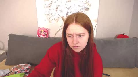Snapshot of evarey_ chatting on October 22, 4:26 am Adelina online show from October 22, 4:26 am