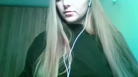 evasapples2026 online show from March 1, 10:47 pm