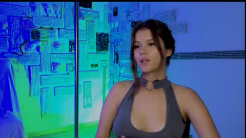Snapshot of evathopson chatting on October 4, 12:36 pm Eva  next stream -  - 1600 UTC2000  online show from October 4, 12:36 pm