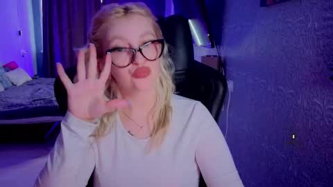 evavibe online show from April 15, 7:34 am