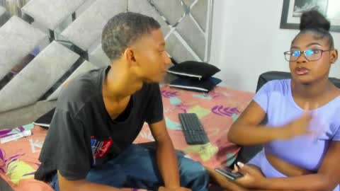 Eva And Emmanuel online show from March 31, 2:06 pm