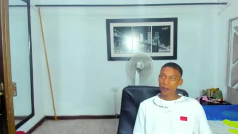 Eva And Emmanuel online show from November 22, 4:27 pm