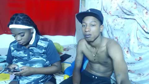 Eva And Emmanuel online show from June 9, 4:06 pm