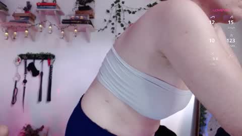 Eve Blue  friends. IG eve blue77 TW EveBlue 1 OF eveblue7 online show from June 28, 8:27 pm