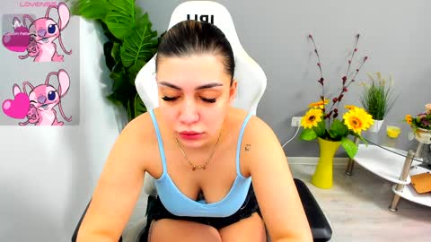 eveeevian online show from April 9, 10:32 am