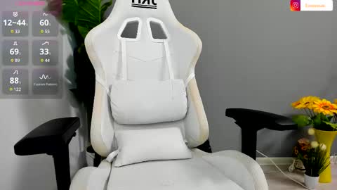 eveeevian online show from March 9, 5:28 pm