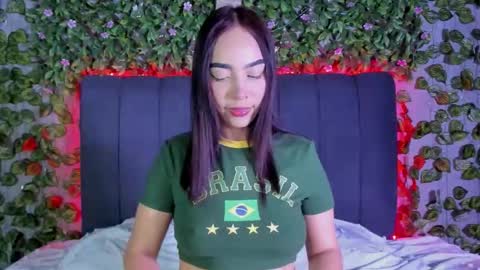 Snapshot of evelin_33 chatting on October 21, 12:49 am E V E L I N online show from October 21, 12:49 am
