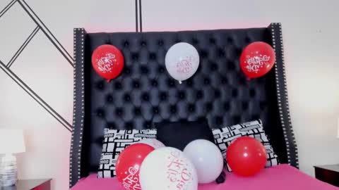 Snapshot of evelin_diaz_ chatting on February 14, 12:47 pm Evelin online show from February 14, 12:47 pm