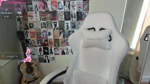 Evelina online show from May 26, 2:06 am