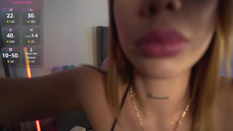 Snapshot of evellynclair chatting on October 26, 9:36 pm Eve  online show from October 26, 9:36 pm