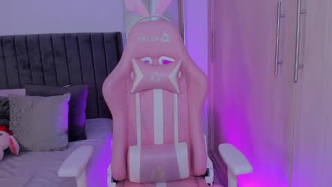 Snapshot of evellynclair chatting on December 17, 12:23 am Eve  online show from December 17, 12:23 am