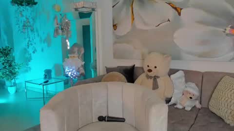 Snapshot of evellynclair chatting on December 4, 12:13 am Eve  online show from December 4, 12:13 am