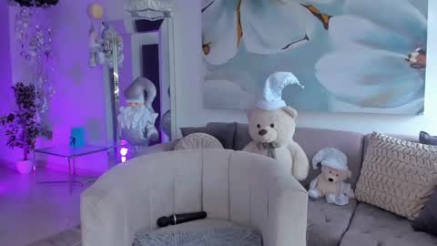 Snapshot of evellynclair chatting on December 12, 8:21 pm Eve  online show from December 12, 8:21 pm