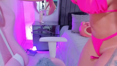 Snapshot of evellynclair chatting on December 22, 12:07 am Eve  online show from December 22, 12:07 am