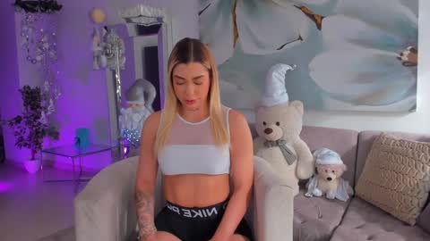 Snapshot of evellynclair chatting on December 11, 8:50 pm Eve  online show from December 11, 8:50 pm