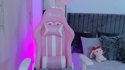 Snapshot of evellynclair chatting on December 19, 8:34 pm Eve  online show from December 19, 8:34 pm