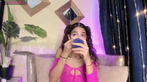 evelyn__rose1 online show from May 3, 3:01 am