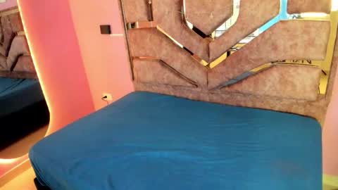 evelyn_lovv online show from February 25, 3:21 am