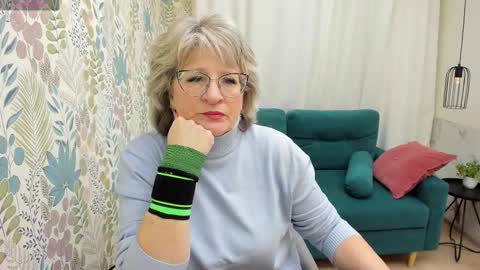 Evelyn online show from February 4, 5:11 am