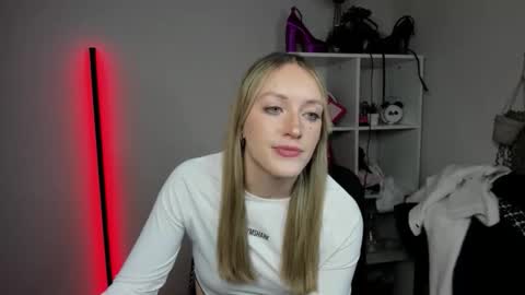 evelynblond online show from April 14, 4:21 pm