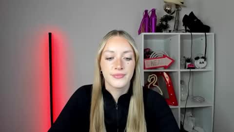 evelynblond online show from June 1, 12:39 pm