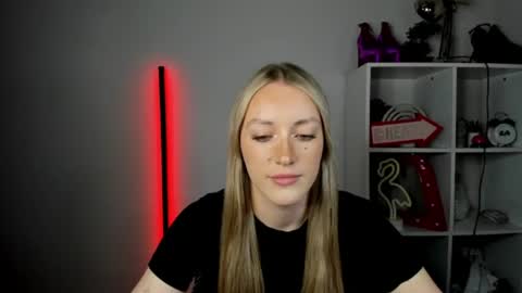 evelynblond online show from June 15, 12:41 pm