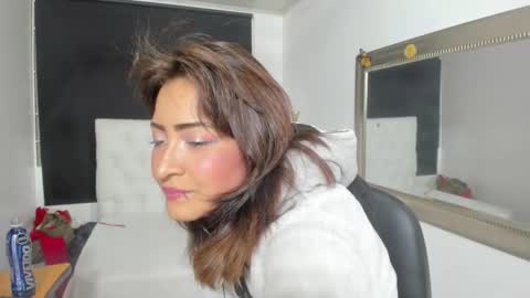 Evelyne online show from March 4, 7:27 am