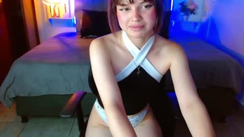 evelynn_fox_ online show from June 10, 8:08 pm