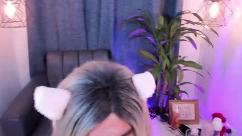 evelynn smith online show from February 19, 2:01 am