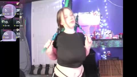 Evie online show from March 9, 10:14 pm