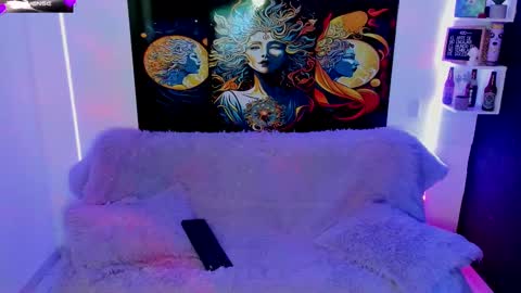 Evie99  online show from February 13, 7:10 pm